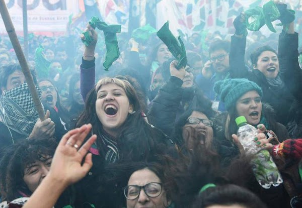 La Gente Con Alegría Aprobaron El Aborto En Argentina. La Gente Con Alegría Aprobaron El Aborto En Argentina.