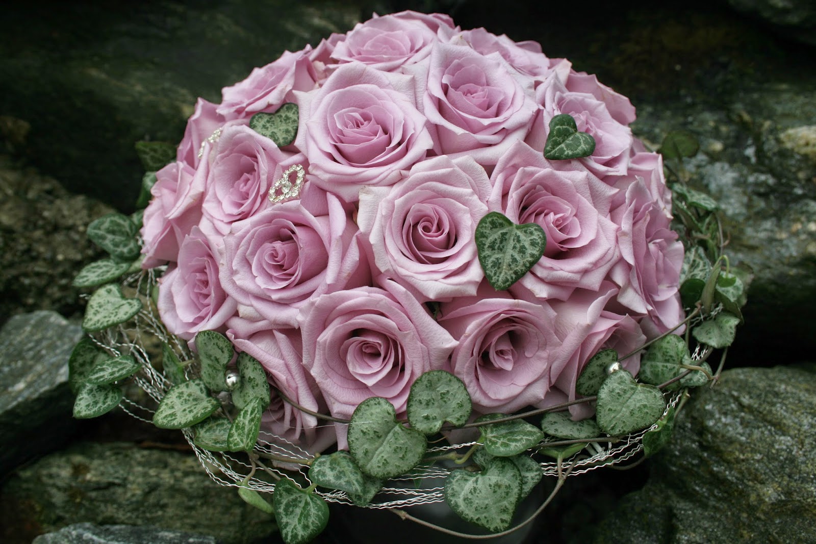 Blomsterverkstaden: Lilla brudebukett og bryllupsblomster med ...
