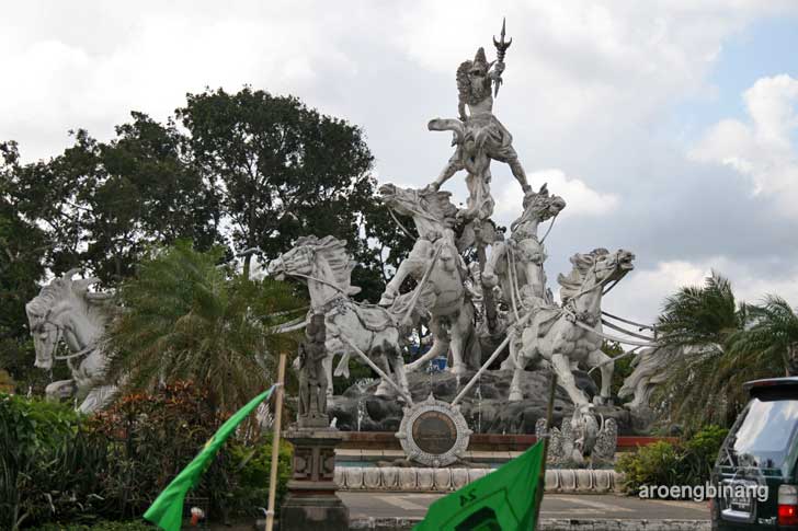 patung di bali dewa indra