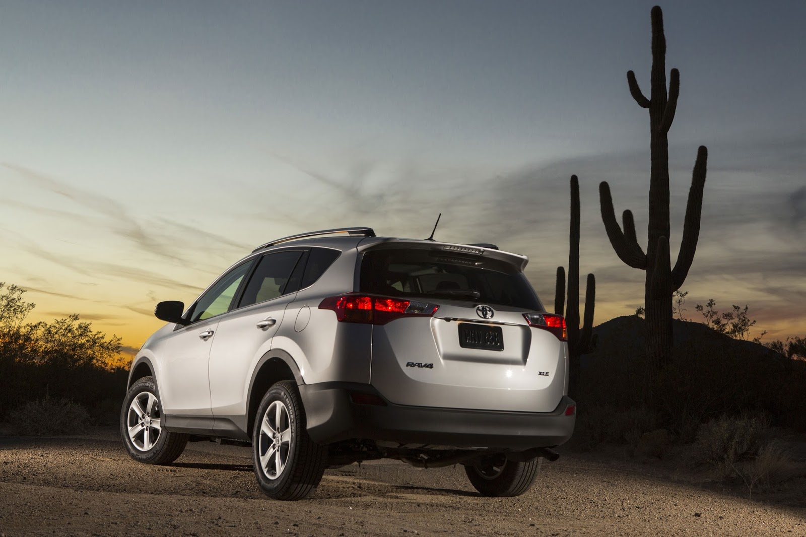 2013 Toyota Rav4 Tire Size P225 65r17 Le Xle
