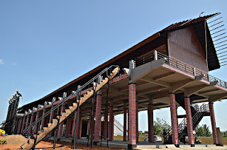 Merajut Kisah Semangat Rumah Panjang.