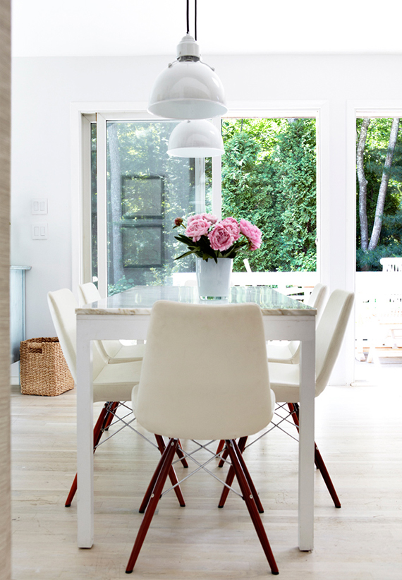 Marble top table in a charming dining room with large windows to the green outdoors. Image by Angelina Jolin via Skona Hem