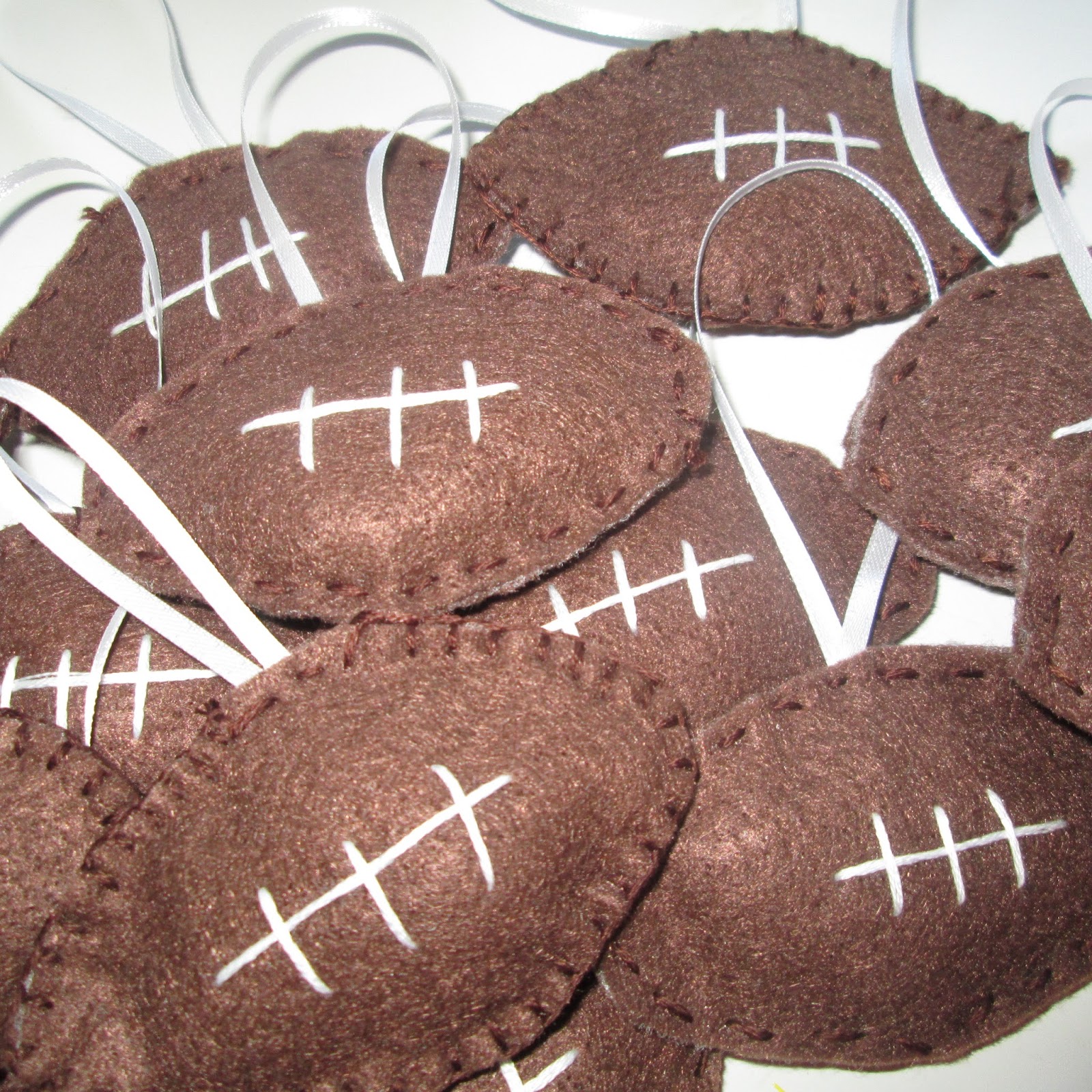 roommom27 Felt Footballs for Meals on Wheels