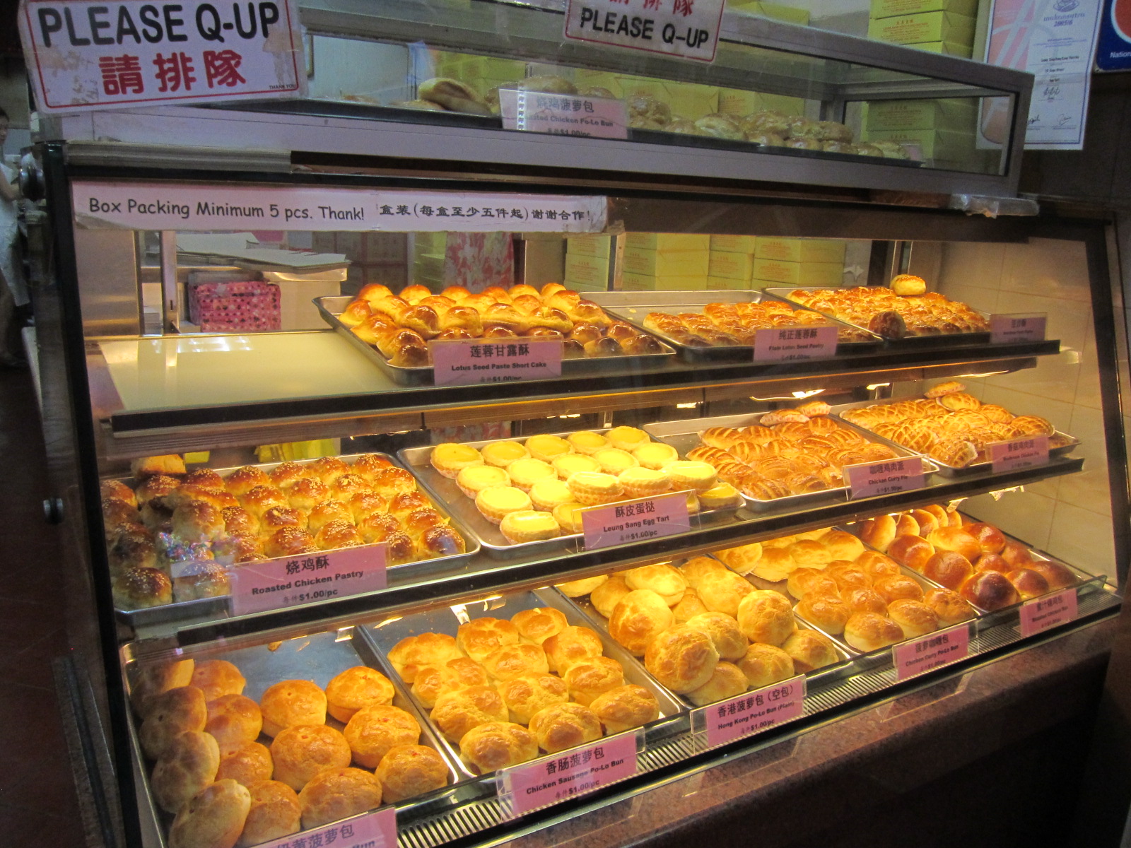 Sharing all the good eats in Singapore! Tong Heng Egg Tart vs Liang