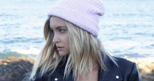 Edgy fashion | Beanie, leather jacket, skinnies and sneakers | Just a