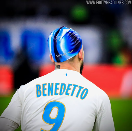 Pub Sprællemand efterklang Olympique Marseille's Benedetto Wears Swimming Cap For Almost Whole Match  After Head Injury - Footy Headlines