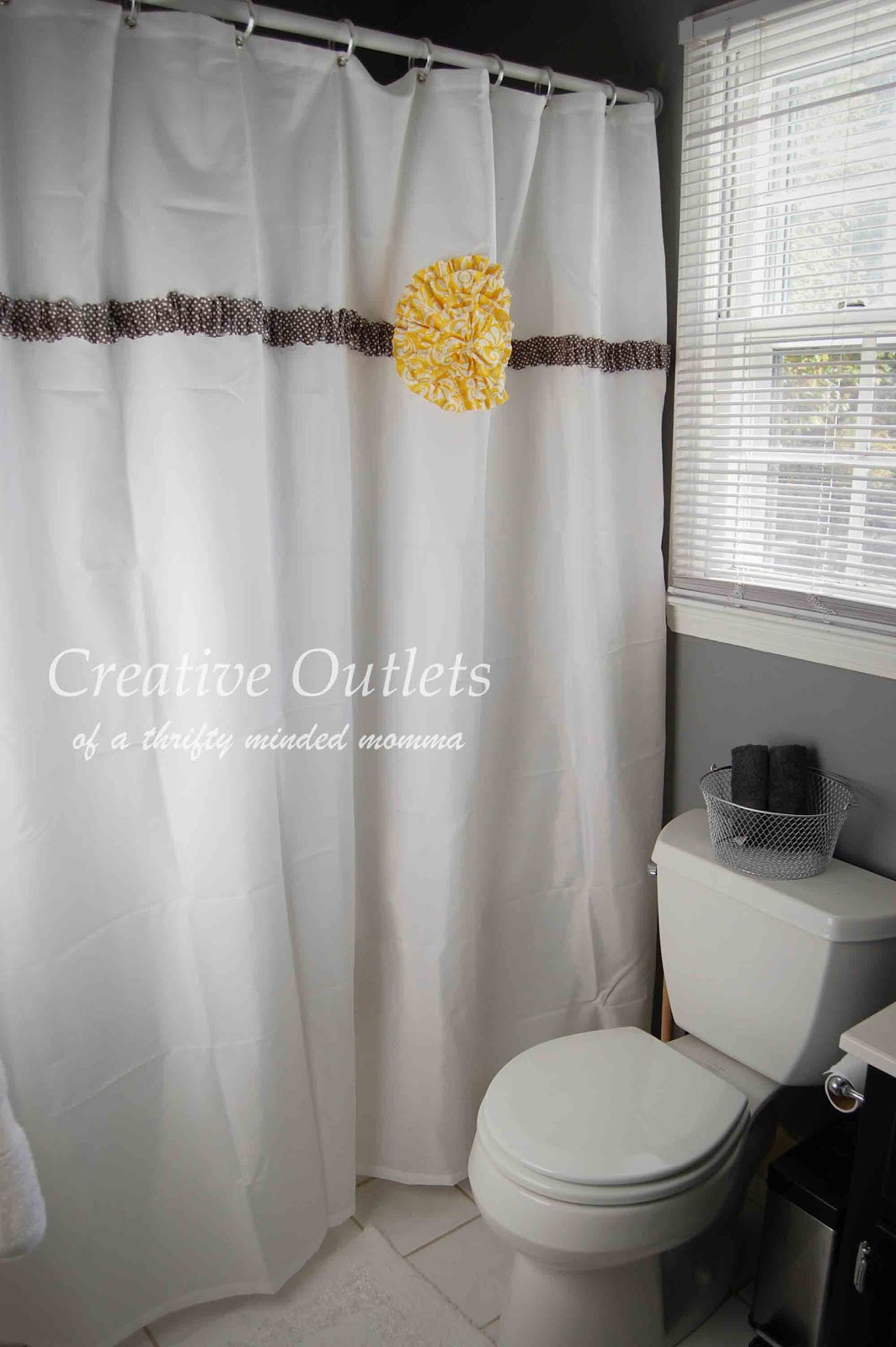 Creative Outlets of a Thrifty Minded Momma: No Sew Shower Curtain