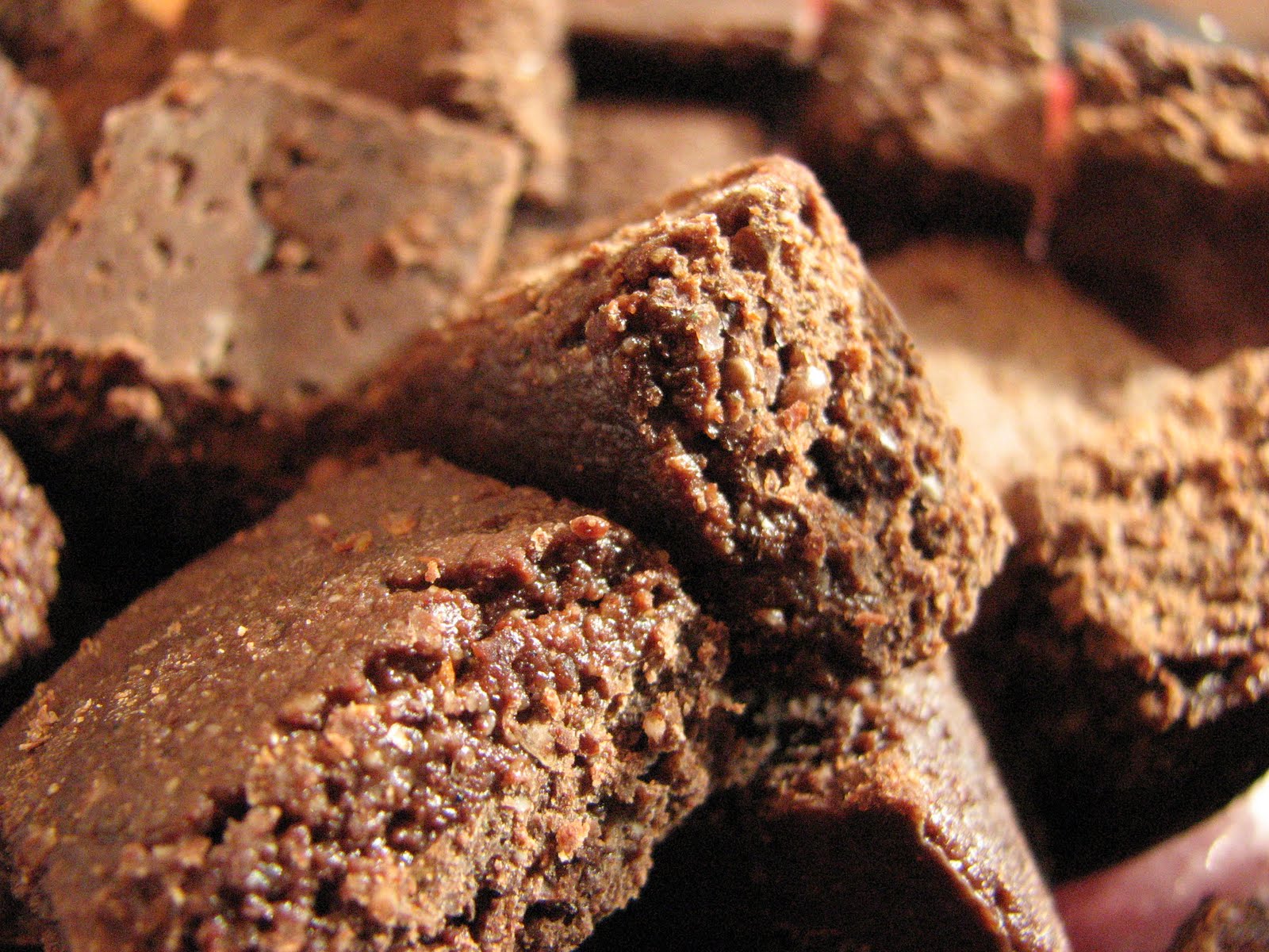 THE VOLUPTUOUS VEGETARIAN: Chocolate Energy Bars -- gluten free, vegan