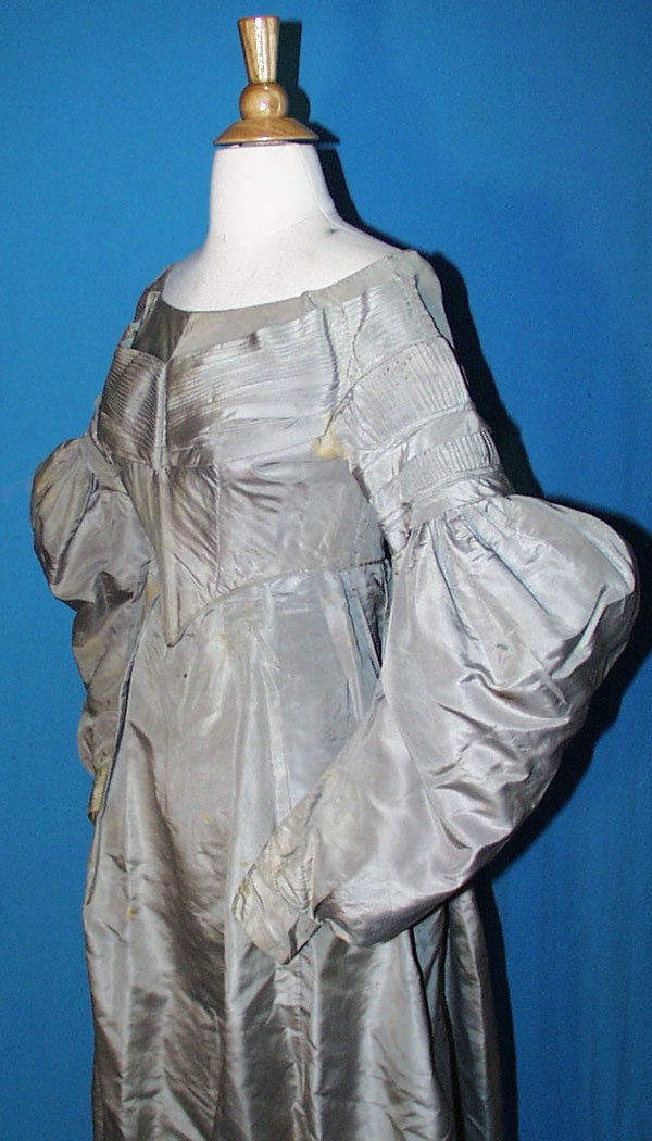 All The Pretty Dresses: What big elbows you have, Grandma! 1830's Silk ...