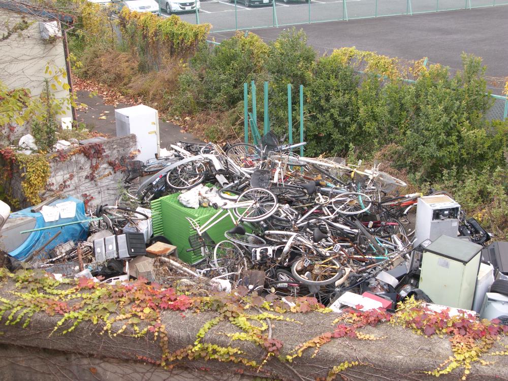 Oversize trash dumping in Tokyo TokyoOsaka