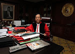 Ketua MK Sarankan Presiden Intervensi Penegakan Hukum Kamis, 18 November 2010,   Republika OnLine
