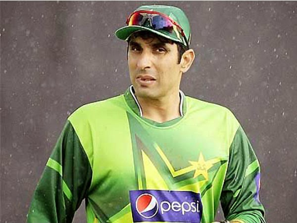 पाकिस्तान के क्रिकेट कप्तान मिस्बाह उल हक की गाड़ी जब्त 