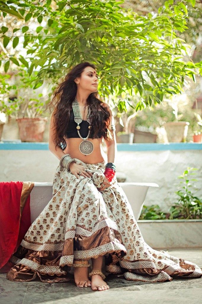 Rani Mukerji looks like a Dall in Bombay Talkies - She is going to Gym