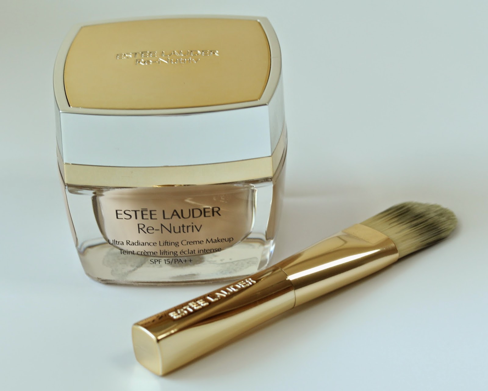Estee lauder re-nutriv ultimate lift. Re-nutriv ultimate diamond. Estee lauder re-nutriv ultimate lift eye crème 15 ml. Re nutriv estee. Eye lifting cream gold для чего.