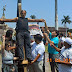 Trabajador judicial se crucifica ante huelga