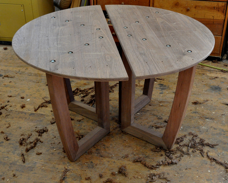 Dorset Custom Furniture A Woodworkers Photo Journal a 60" round