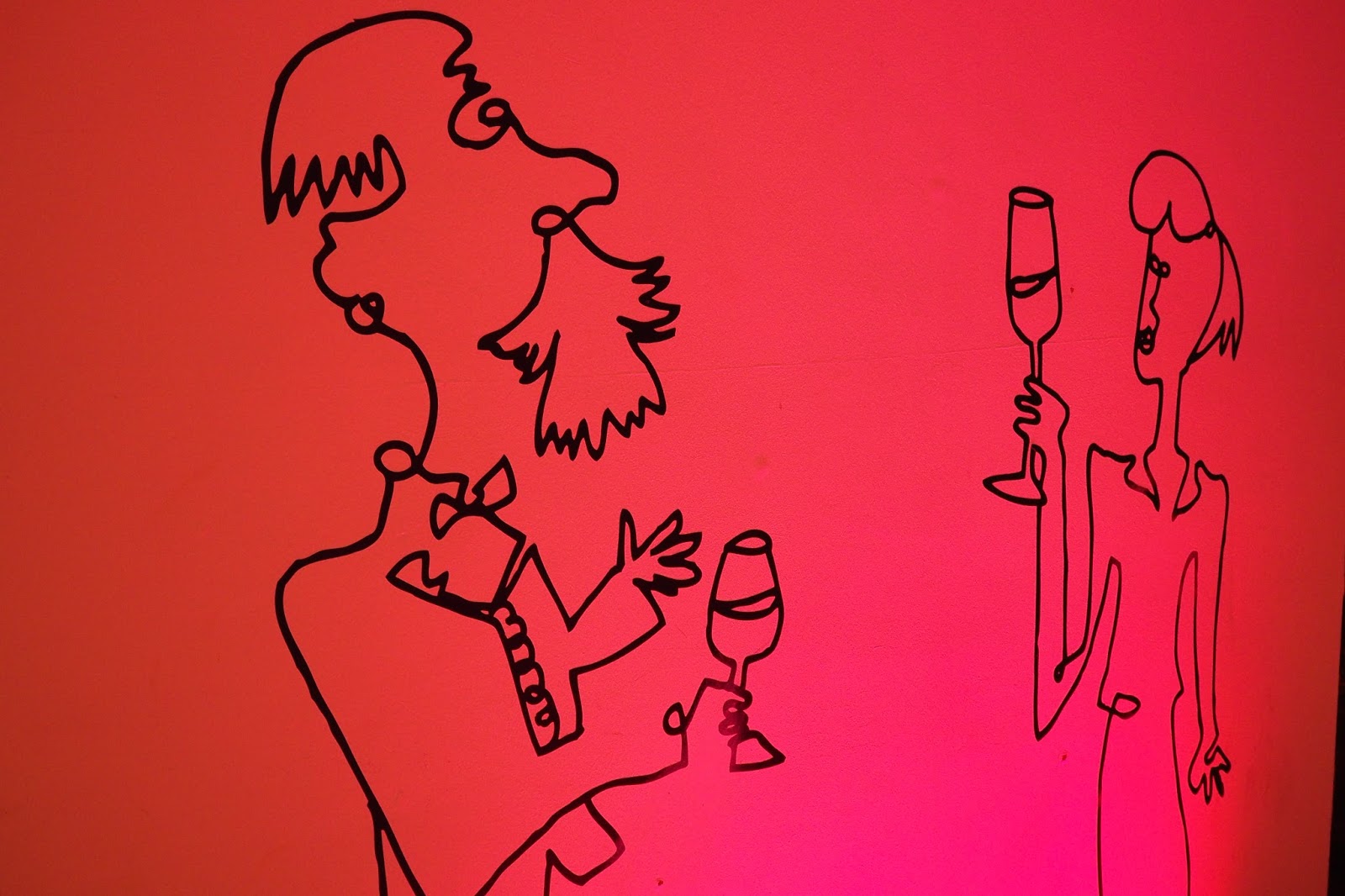 Vinopolis wine logo