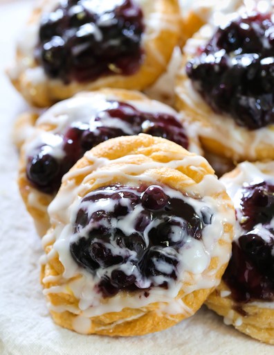 EASY BLUEBERRY LEMON CREAM CHEESE DANISH