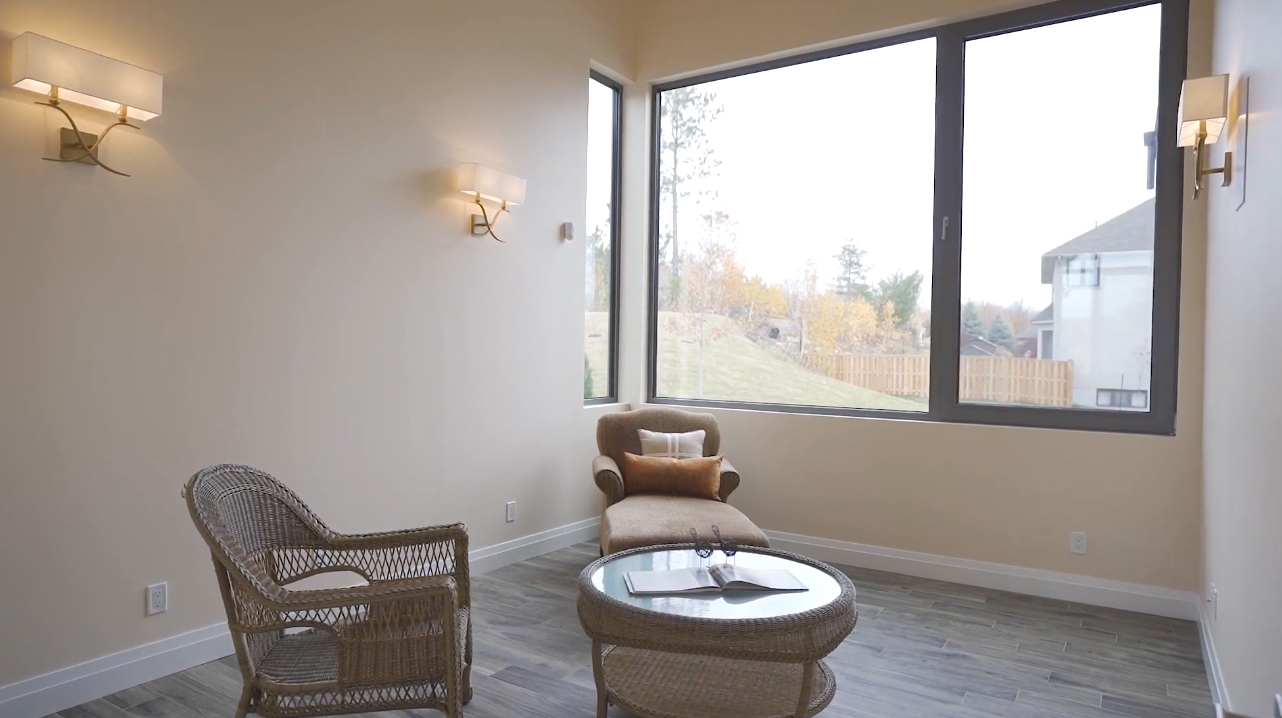 19 Photos vs. 147 Bethel Lake Ct, Sudbury, ON Mansion Interior Design Tour