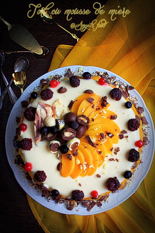 Tort cu mousse de miere