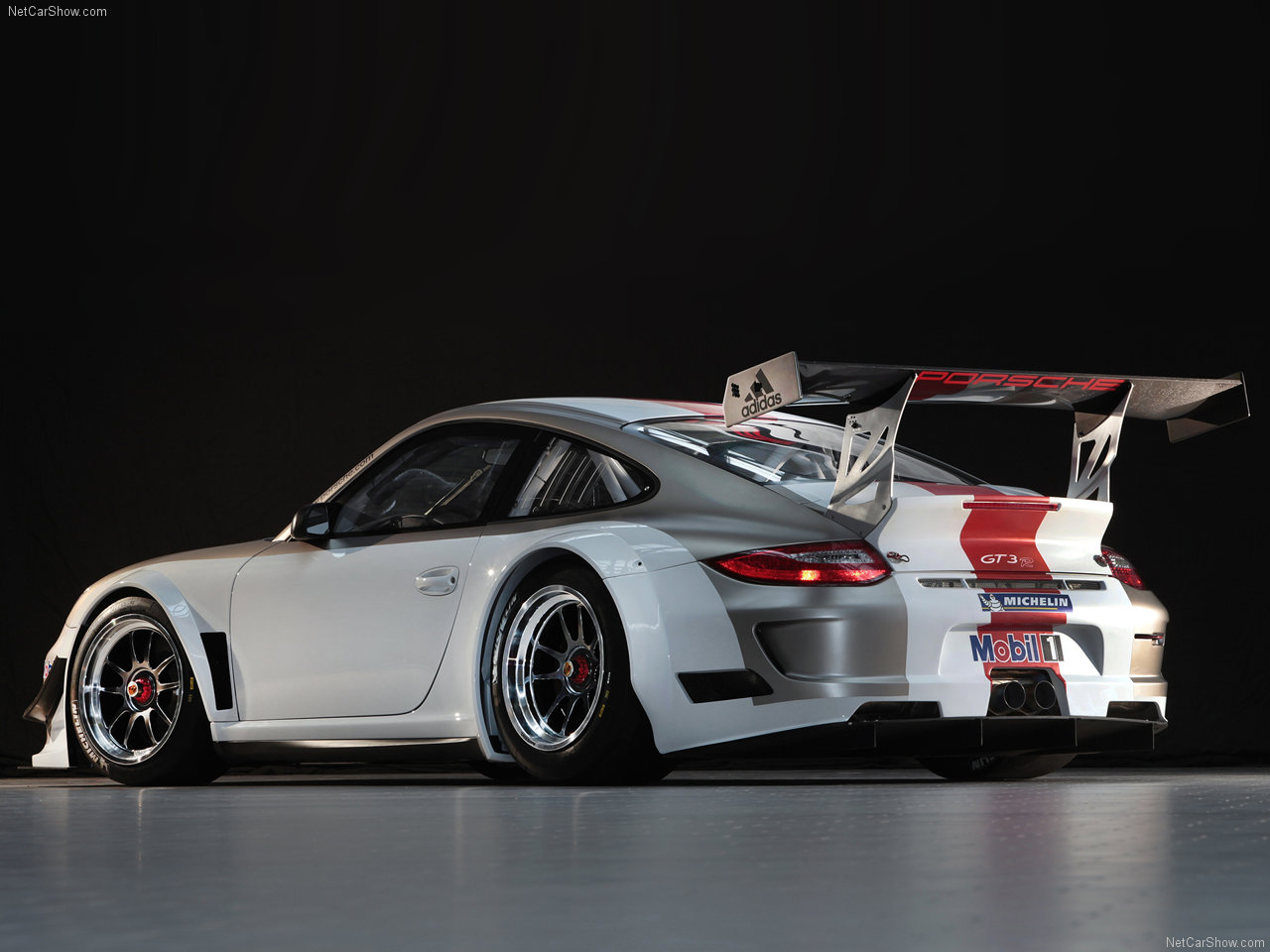 Porsche-911_GT3_R_2010_1280x960_wallpaper_03.jpg