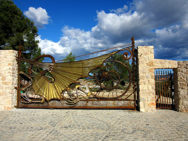 Dragon finca Guell-Jose Miguel Flores;  drac Gaudi