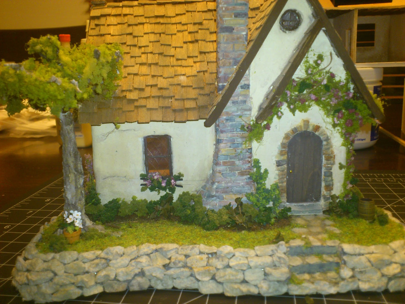 GK Miniatures: 1/4 scale miniature cottage
