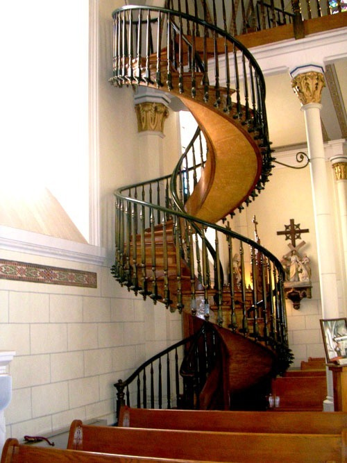 EL MISTERIO DE LA ESCALERA DE