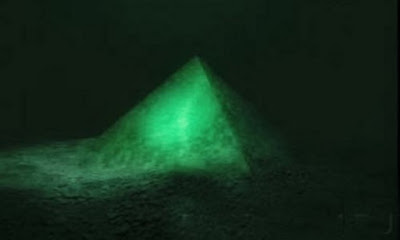 La piramide di cristallo del Triangolo delle Bermuda