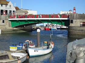 Town Bridge, Weymouth. Closed. With boats.