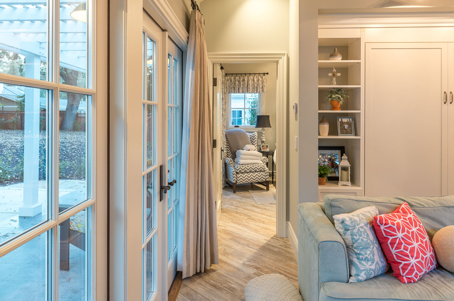 Custom California Guesthouse (600 Sq Ft) [ TINY HOUSE TOWN ]