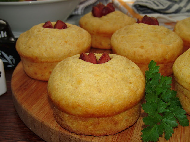 Закусочные кукурузные кексы с сосиской