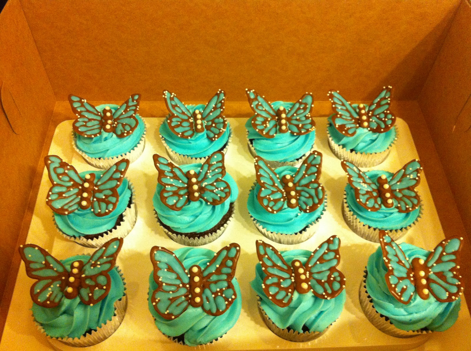 Pretty Little Cupcakes: Monarch Butterfly Cupcakes