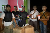 Geledah Rumah Warga Desa Pagar Puding, Polisi Temukan Ratusan Botol Miras 