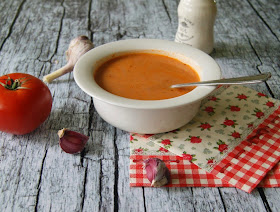 Zupa pomidorowa z mleczkiem kokosowym i kaszą jaglaną