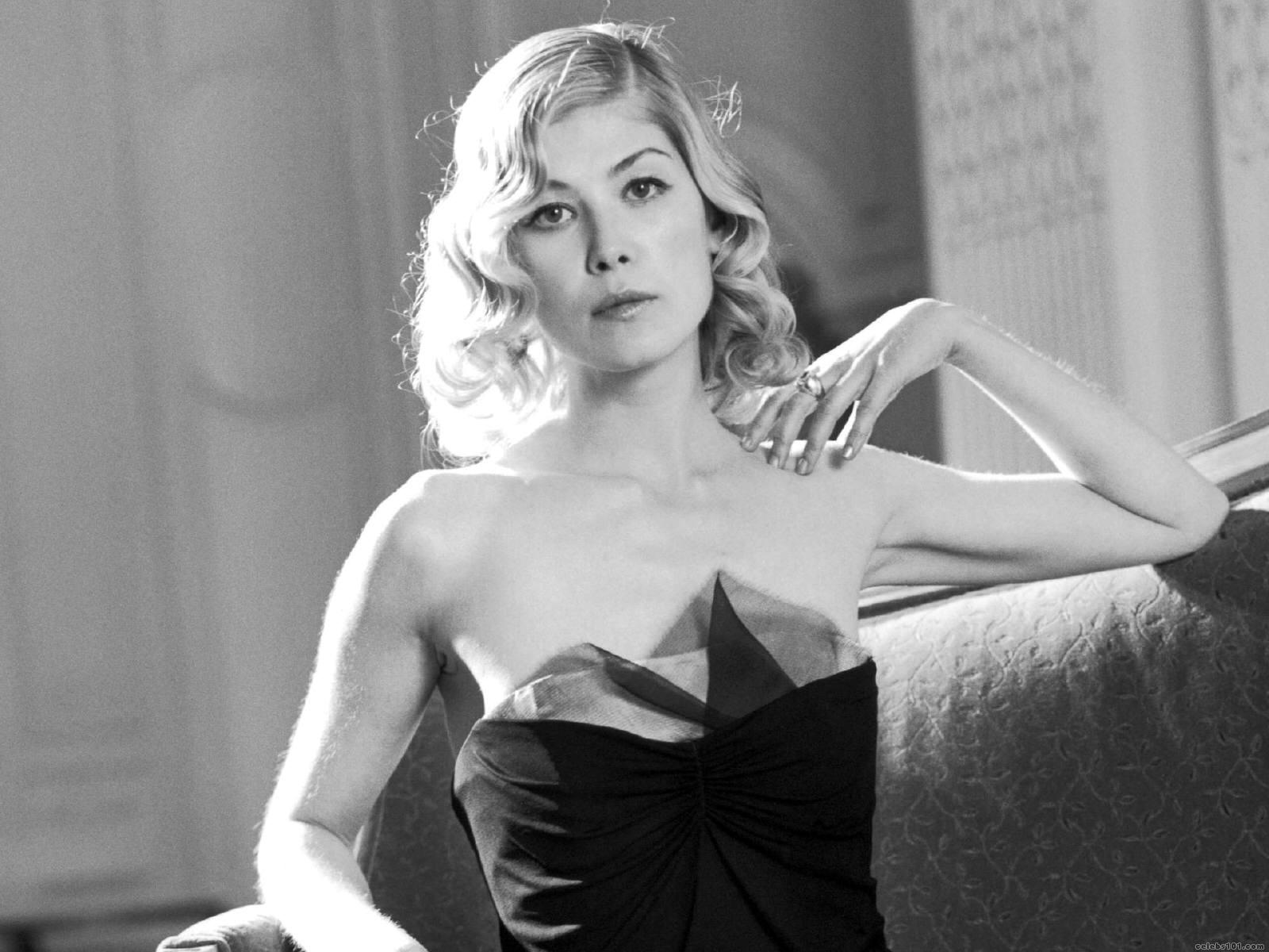 Rosamund Pike Hot HD Wallpapers | Popular Gallery