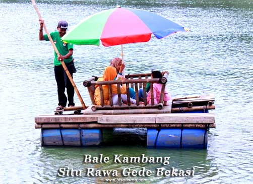 Wahana air bale kambang Situ Rawa Gede Bekasi