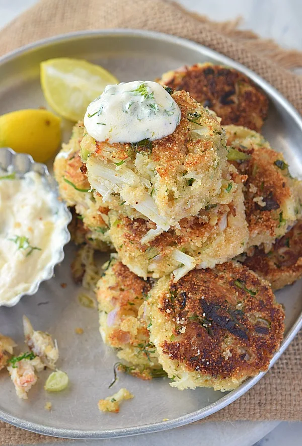 canned crab cake with dip