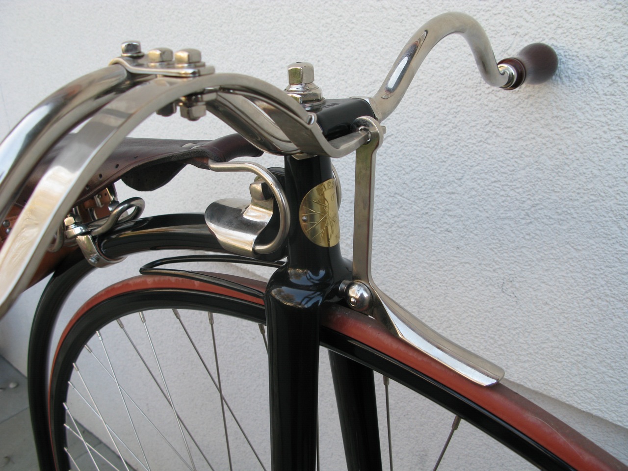 Frau am Steuer – Fahrrad Salon Frau am Steuer – Fahrrad Salon