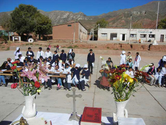 Am Samstag feierte das Colegio von Esmoraca Geburtstag und da durfte ein Schülergottesdienst nicht fehlen
