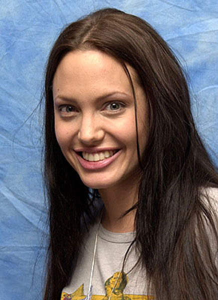 Hollywood Actress Angelina Jolie Without Makeup New Photos 2013