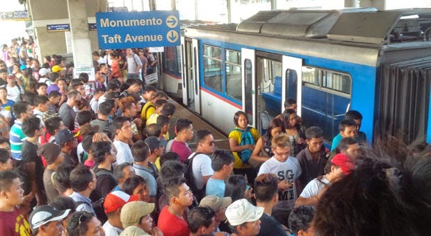 Grace Poe wants to halt MRT fare hike in 2015