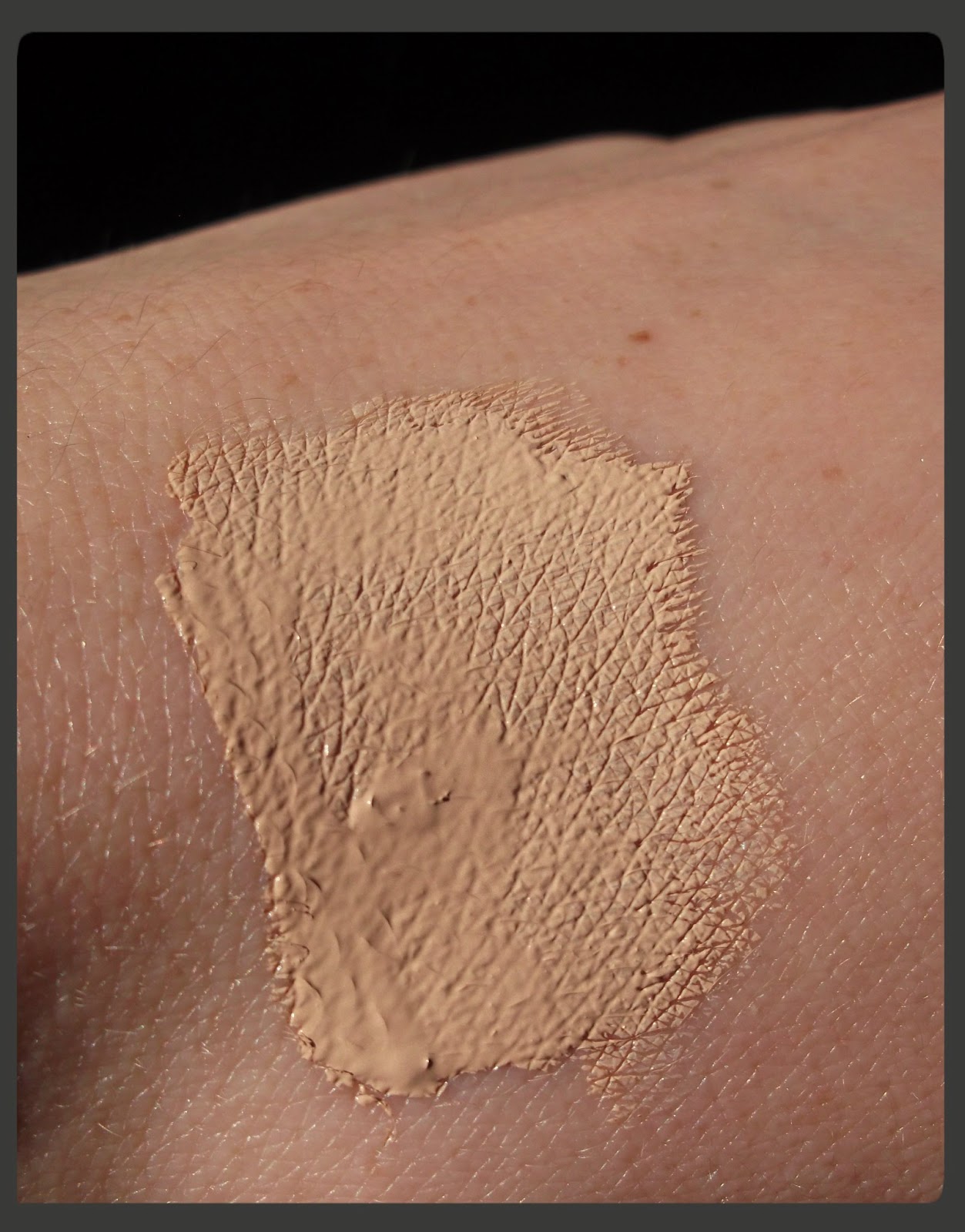 She's a Beaut Hard Candy Glamoflauge Heavy Duty Concealer in Light