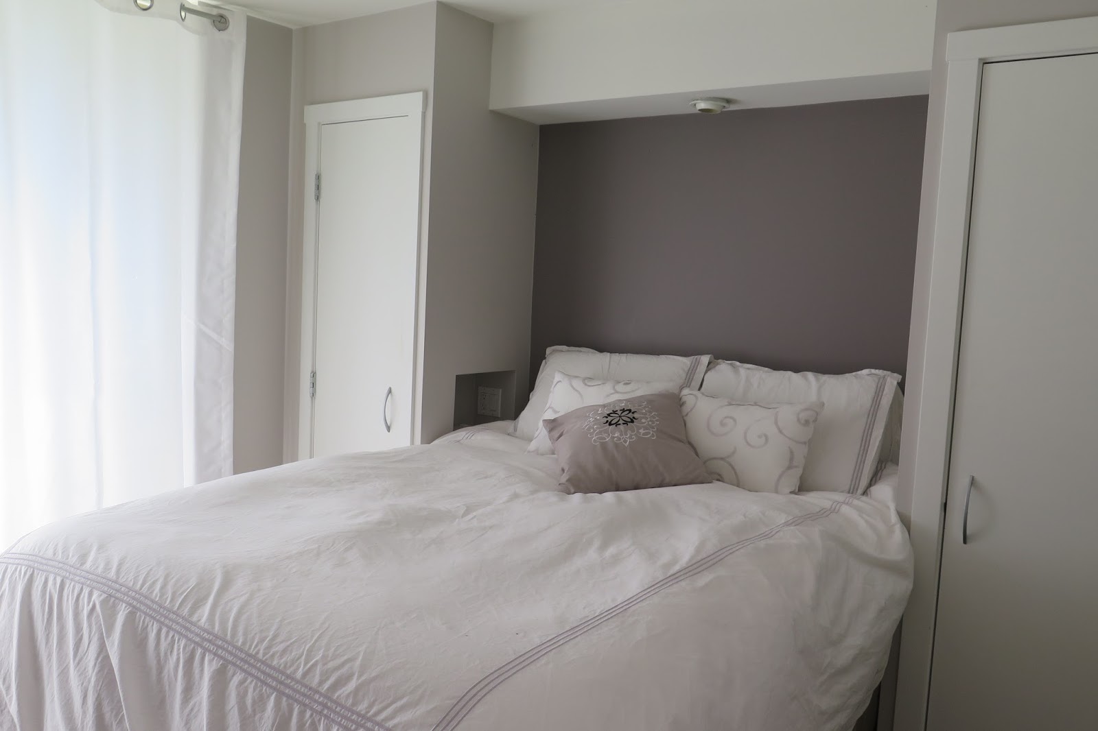 white-bedding-master-bedroom