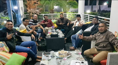 Rapat terbatas Tim Prabowo Sandi NTB