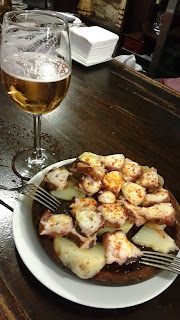 Cerveza y tapa de pulpo en A Coruña
