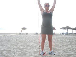 Gummiband%2Bp%25C3%25A5%2Bstranden%2Boch%2Bgr%25C3%25A4set%2B-%2BMallorca%2B%25281%2529 - Träning med gummiband och egen kroppsvikt