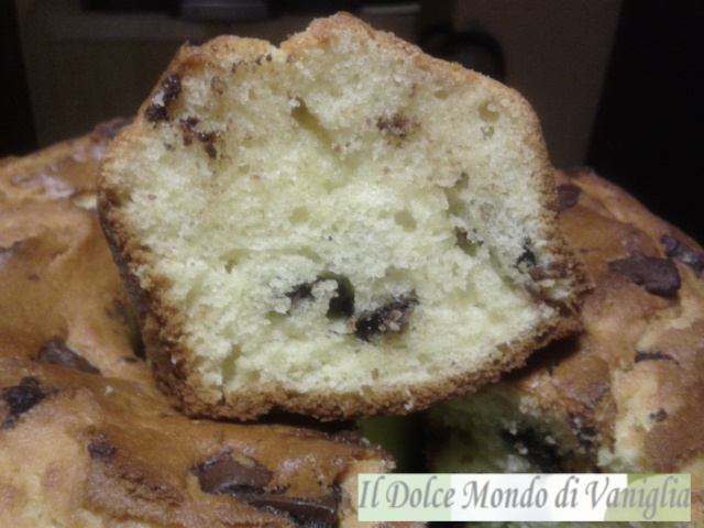 Ciambella con ricotta e pezzi di cioccolato