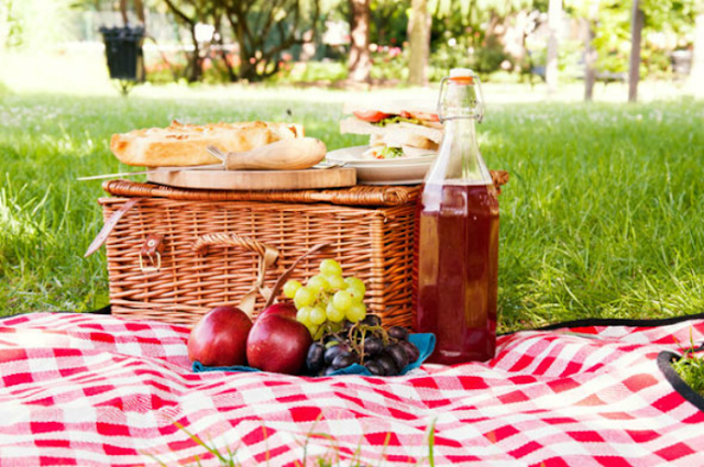 Date Night Ideas Picnic 