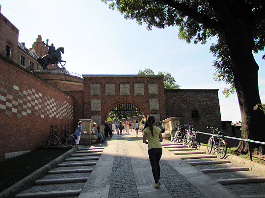 Kraków. Wawel. Brama Herbowa.